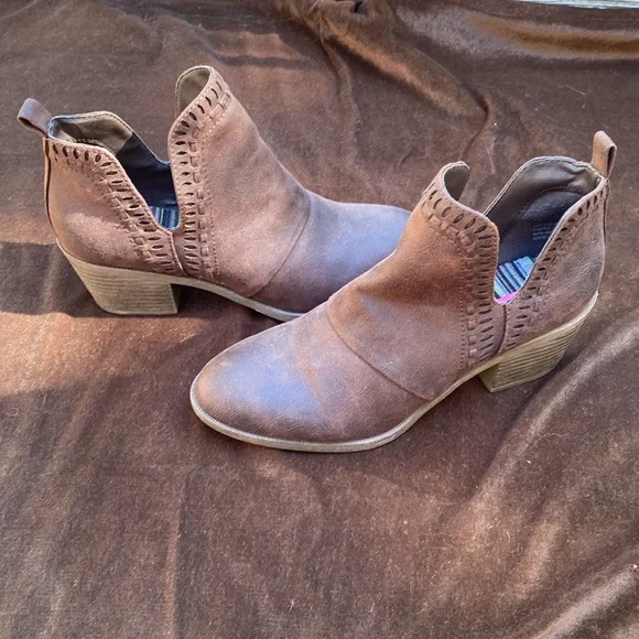 Rock & Candy Booties - Picture 3 of 5